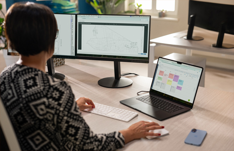 With Magic Trackpad, teams can zoom or rotate documents with simple gestures.