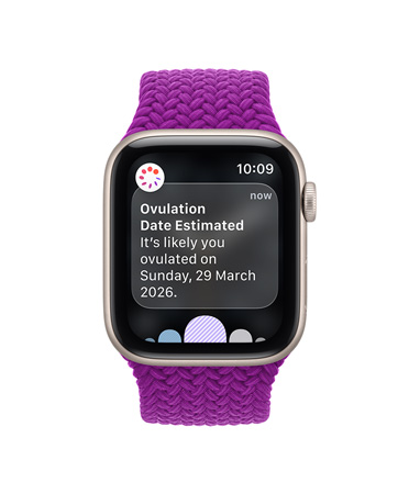 Apple Watch SE 3,星光色鋁金屬錶殼,配搭洋紅色編織單圈手環,螢幕展示排卵日期回溯推算