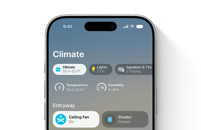 iPhone 螢幕顯示家居 app 的 Climate 分類，溫度和濕度旋鈕；Entryway 部分則顯示天花風扇及窗簾控制