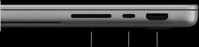 Lukket sølvfarvet MacBook Pro med PROLED XDR-skærm vist fra højre side med tre porte: SDXC, Thunderbolt 5 og HDMI